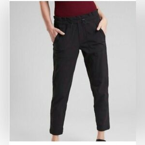 Athleta Trekkie Paper Bag Pant in black sz 4